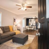 THE CORNER COTTAGE - Contemporary 2BD in Peoria，位于皮奥里亚皮奥里亚机场 - PIA附近的酒店