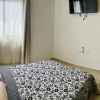Habitaci&oacute;n con cama matrimonial，位于比亚埃尔莫萨卡洛斯&middot;罗维罗萨&middot;佩雷斯机场附近的酒店