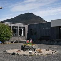 冰川酒店，位于霍芬霍纳夫雅德机场 - HFN附近的酒店