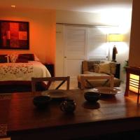 Garden Oasis at Banana Hale Studio，位于KawailiulaWaimea-Kohala Airport - MUE附近的酒店