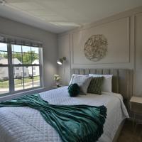 Amazing Renovated Townhouse，位于格林斯伯勒皮德蒙特三角区机场 - GSO附近的酒店
