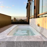 Soho Penthouse - City View Suite with Outdoor Bath，位于墨尔本普拉兰的酒店