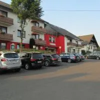 Land-gut-Hotel zur Burg Nürburg，位于尼尔堡的酒店