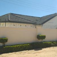 Cozy Retreat in Lusaka -Self Catering Holiday Home，位于卢萨卡肯尼思·卡翁达国际机场 - LUN附近的酒店