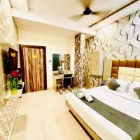 Hotel Sky International- Airport Zone Hyderabad，位于商沙巴的酒店