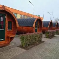 Schlaffass Holzfass im Banjapark Rees ohne Banja Sauna,位于雷斯的酒店