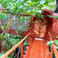 Tukulolo Treehouses，位于Makaunga努库阿罗法国际机场 - TBU附近的酒店