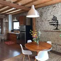 Rustic Cozy Fireplace Getaway with Loft - Stone Mill Retreat,位于Fergus的酒店