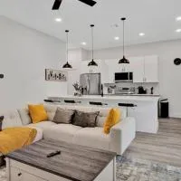 Perfect Dallas Oasis l Pet Friendly l Big Backyard，位于Oldham达拉斯拉夫菲尔德机场 - DAL附近的酒店