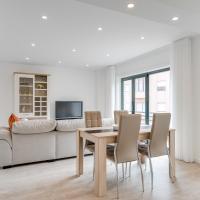 Host Wise - Bright Seaside Flat，位于波瓦-迪瓦尔津的酒店