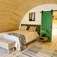 Alunis GLAMPING，位于Aluniş的酒店