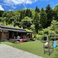 1棟貸し サウナ&持込バーベキュー 露天風呂 囲炉裏 古民家 さえずり，位于Tamba-sasayama的酒店