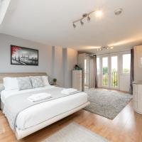 Spacious 4-Bed House Direct Link to Central London Pass the Keys，位于伦敦埃尔特姆的酒店