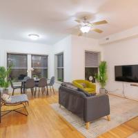 Cozy 3BR Hyde Park Oasis Near UChi, Shops & Dining，位于芝加哥海德公园的酒店