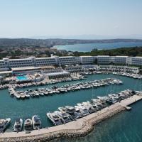 Altin Yunus Hotel & SPA - &Ccedil;eşme，位于切什梅的酒店