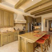 2 BD 5-Star Beachfront Hacienda，位于卡波圣卢卡斯的酒店