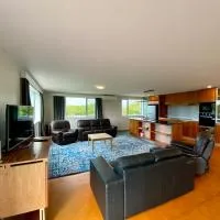 Close to Beach with Mountain Views in Puketa，位于凯库拉凯庫拉机场 - KBZ附近的酒店