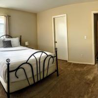 Extended Stay 3 Bedrooms Cozy Townhouse Living，位于拉斯维加斯North Las Vegas Airport - VGT附近的酒店