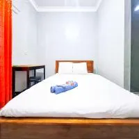 Q-Five Guest House YIA Kulon Progo Mitra RedDoorz,位于Temon的酒店