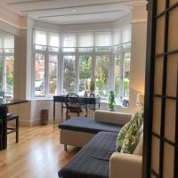 Interior Designed Flat near Kew Botanical Gardens，位于伦敦摩特雷克的酒店