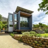 Luxury Eco Villa, HoutBay, Cape Town, South Africa，位于豪特湾的酒店