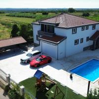 Studio Apartment with pool, Airport Zadar，位于Donji Zemunik札达尔机场 - ZAD附近的酒店