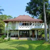 Villa Kanari Batukaras，位于巴图卡拉的酒店