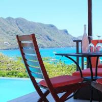 Flamingo Bequia - 4 BR Villa including Cottage，位于Port Elizabeth的酒店