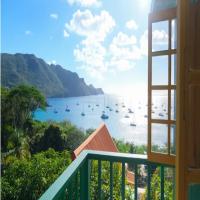 Turtle Point Bequia - 4 BR Villa wstaff，位于Port Elizabeth的酒店