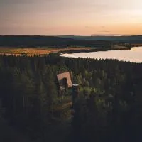 PAN Treetop Cabins，位于Åsnes的酒店