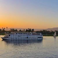 Luxor Aswan Coral 2 Nile Cruise every Saturday from Luxor 4 nights & every Wednesday from Aswan 3 nights，位于卢克索Nile River Luxor的酒店