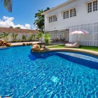 3 Palms Lagoon Pool Villa，位于North Ward汤斯维尔机场 - TSV附近的酒店