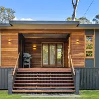 2 Bedroom Cottage with Lagoon pool & spa，位于Capalaba的酒店