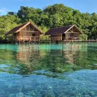 Friwen Mangrove Eco Lodge,位于Yennanas Besir的酒店