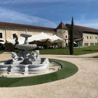 Les Dépendances du Château Chapeau Cornu,位于维涅吕的酒店