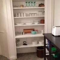 Charming Farmhouse in the City, Near Wine Country，位于贝尔维尔的酒店