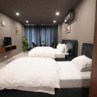 Hotel Crossroads，位于伊斯兰堡贝娜齐尔·布托国际机场 - ISB附近的酒店