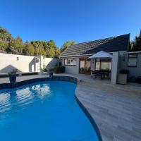 Branch & Vine Cottages - Constantia - formerly Pinoak cottages，位于Doordrift的酒店