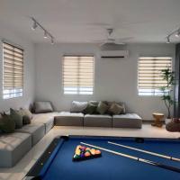 Tints of Green Pool Bungalow-6 Bedroom-Karaoke-BBQ，位于Sultan Azlan Shah Airport苏尔坦阿兹兰沙阿机场 - IPH附近的酒店