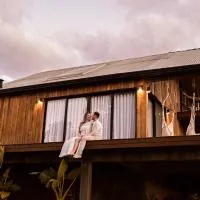 Chalé romântico com jacuzzi e vista do pôr-do-sol，位于Harmonia的酒店