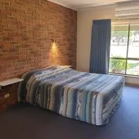 The Finley Palm Motor Inn，位于Finley的酒店