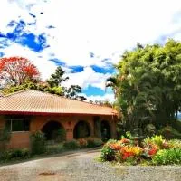 Hotel Boutique Casona del Cafetal and Lakeside Restaurant,位于Cachí的酒店