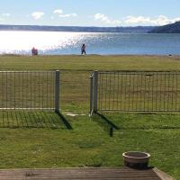 Beautiful Lakefront Location，位于罗托鲁瓦罗托路亚国际机场 - ROT附近的酒店