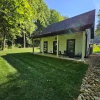 Life's Good Retreat Bear Cottage,位于布里瓦德的酒店
