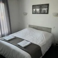 Hôtel Le Lyon Vert Commentry，位于科芒特里的酒店