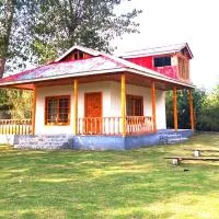 Riverside Attic Cottage - Country Club Balakot，位于Bālākot的酒店