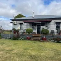 Country charm on acreage，位于金格罗伊的酒店