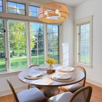 Cozy Ithaca Retreat - Fenced Yard - 7 min to Cornell，位于伊萨卡伊萨卡汤普金斯区域机场 - ITH附近的酒店