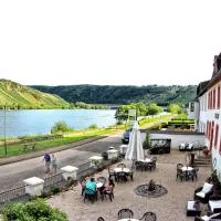 Hotel- Weingut- Moselloreley，位于皮斯波尔特的酒店