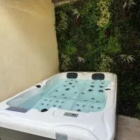 Luxury Room - Havre de paix avec jacuzzi privé，位于巴勒迪克的酒店